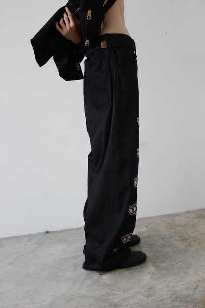 Descending eyes baggy denims
