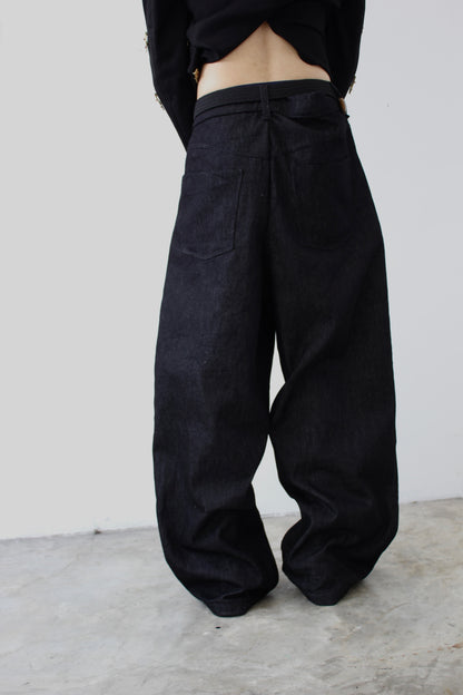 Descending eyes baggy denims
